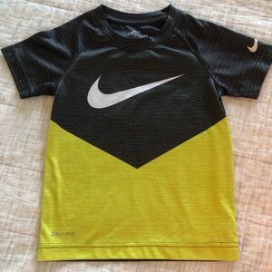 XS/4 -Nike Dri-fit yellow and grey short sleeve shirt